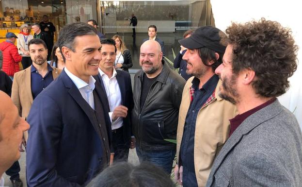 Música, un cómic de Munuera y una tarjeta de discos Bora Bora