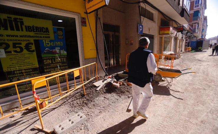 Arrancan los trabajos de acerado de la calle Ernesto Mira de Motril