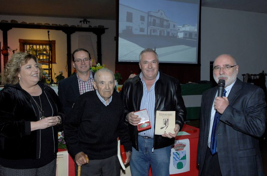 El Ayuntamiento de Alpujarra de la Sierra rinde homenaje a los alcaldes de la democracia