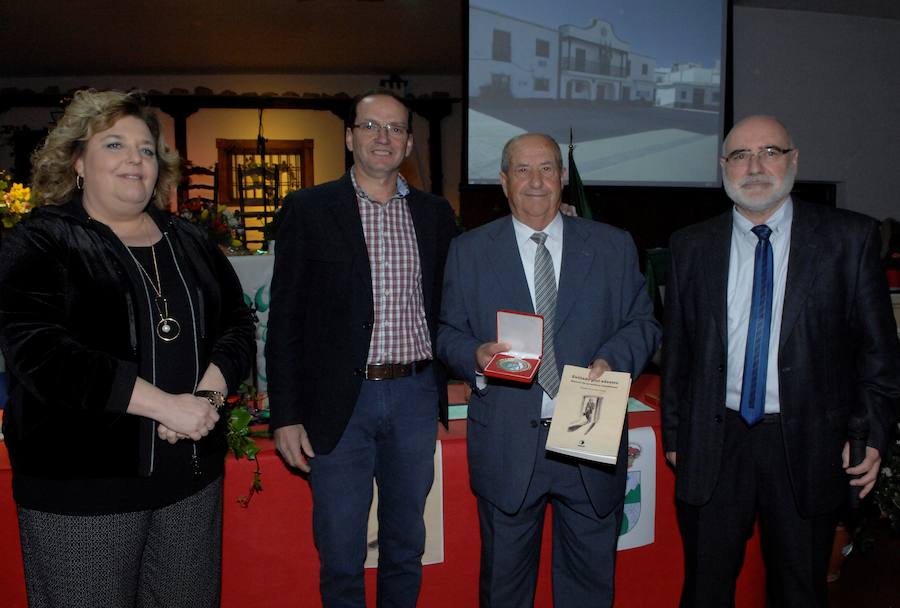 El Ayuntamiento de Alpujarra de la Sierra rinde homenaje a los alcaldes de la democracia
