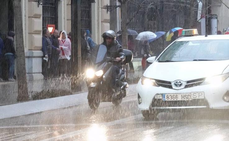 La lluvia aparece un mes después para marcharse de nuevo