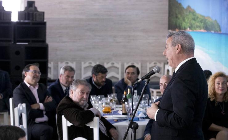 Álvarez de la Chica se despide de la Autoridad Portuaria rodeado de amigos que valoran su labor