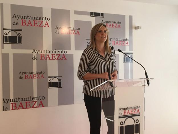Obligan a la alcaldesa de Baeza a retirar publicaciones en Facebook y Twitter