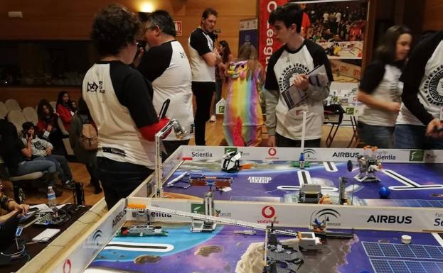 130 jóvenes compiten con sus creaciones Lego