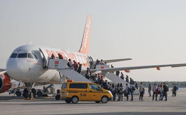 El número de pasajeros que vuelan a Madrid desde Granada crece un 50% en cuatro años