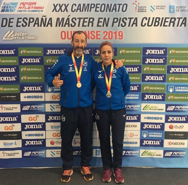 Jóvenes y veteranos regresan de sus campeonatos con medallas al cuello