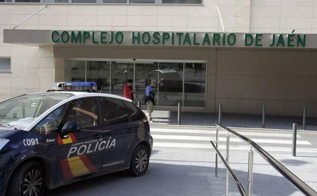 Hallan un feto en una casa de Alcaudete tras dar a luz la madre a otro bebé prematuro en el hospital