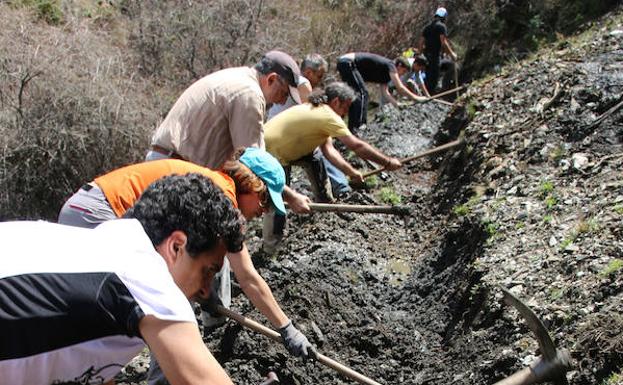 El Laboratorio MEMOLab-UGR comienza la campaña de limpieza de acequias históricas