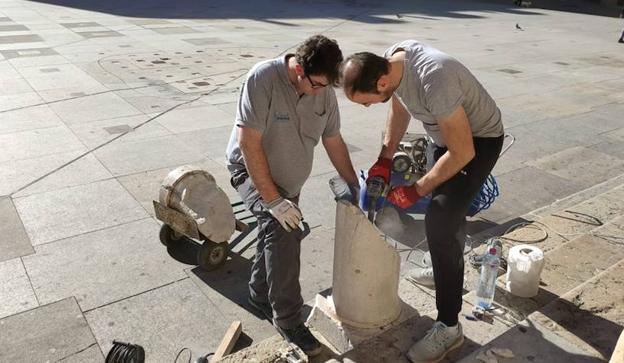 Restaurado el pilar de la Catedral del siglo XVIII roto el Miércoles de Ceniza