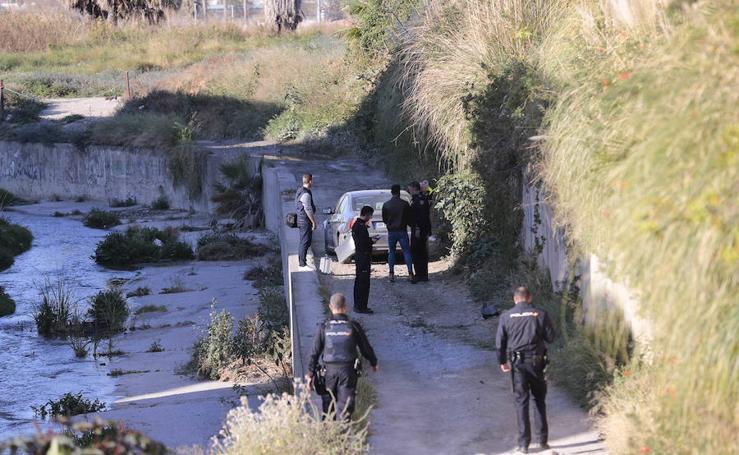 Estrella su coche contra una farola durante una espectacular persecución policial por las calles de Motril