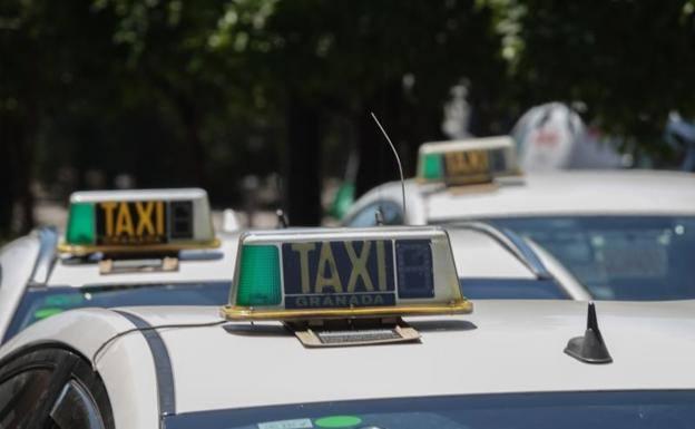 Taxistas de Granada hacen una colecta para hacer frente a las posibles multas recibidas durante la huelga