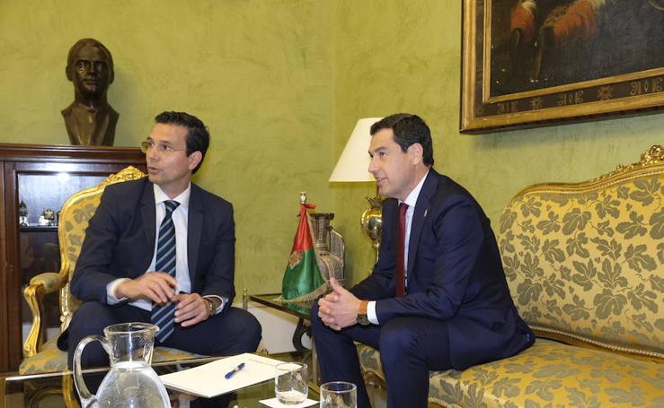 Juanma Moreno y Paco Cuenca, en su primer encuentro institucional