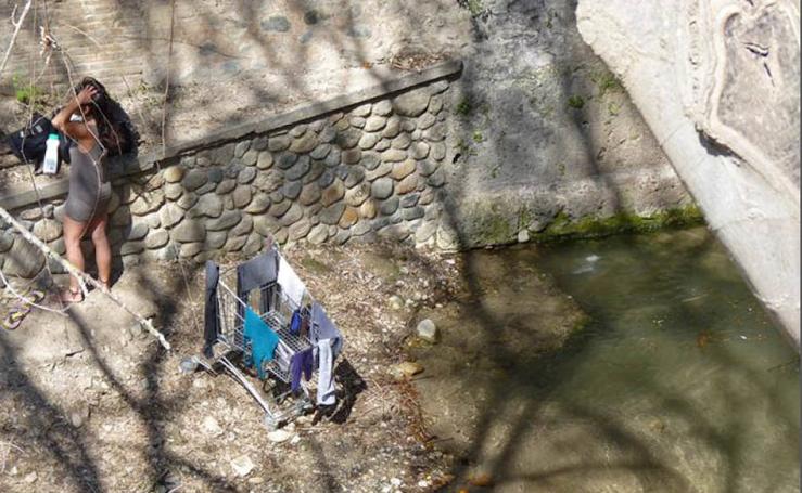 Botellones, campamentos y pescadores junto al Darro