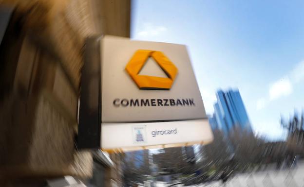 Los 'cinco sabios' alemanes muestran su rechazo a la fusión de Deutsche Bank y Commerzbank