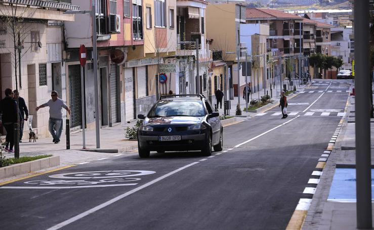Los coches ya circulan por la mitad de la calle Ancha