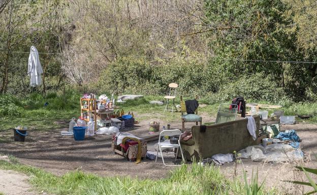 Ayuntamiento, Junta y Gobierno se culpan de la 'okupación' del Darro