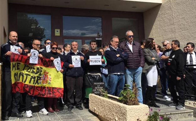 Funcionarios de El Acebuche vuelven a la calle para protestar por la agresión de Soto del Real
