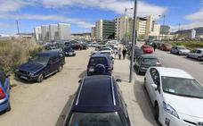 El crecimiento del PTS colapsa el aparcamiento en el Zaidín