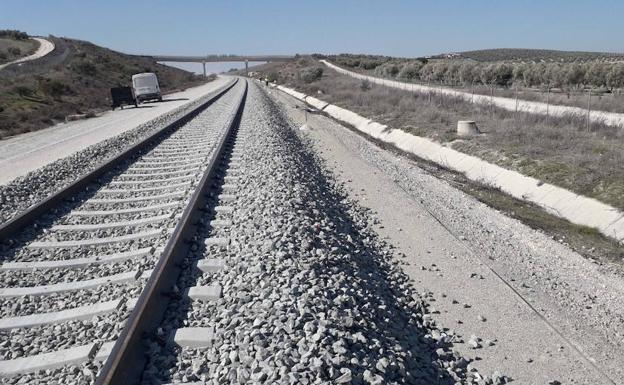 Adif acaba este mes la obra para recuperar el tren con Sevilla desde Antequera