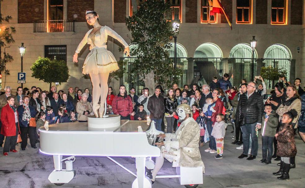 Una 'caja de música' gigante y andante en las calles de Jaén