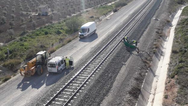 ADIF acaba este mes la obra que suprimirá uno de los cuatro transbordos del tren a Sevilla