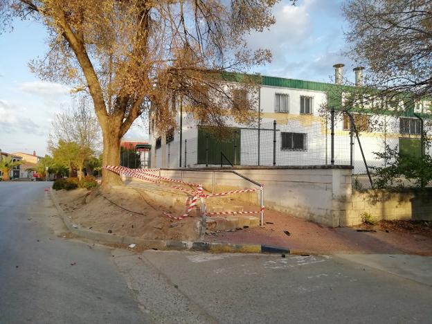 Muere un joven de 25 años en Lopera y otro resulta herido al volcar su vehículo