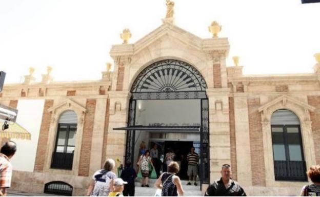 El Ayuntamiento de Almería encargará un estudio guía para mejorar la situación comercial del Mercado Central