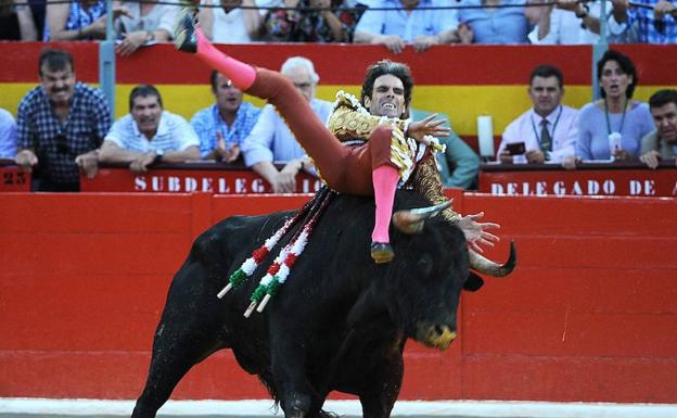 Las tardes de gloria de José Tomás en Granada: de la épica a las cogidas