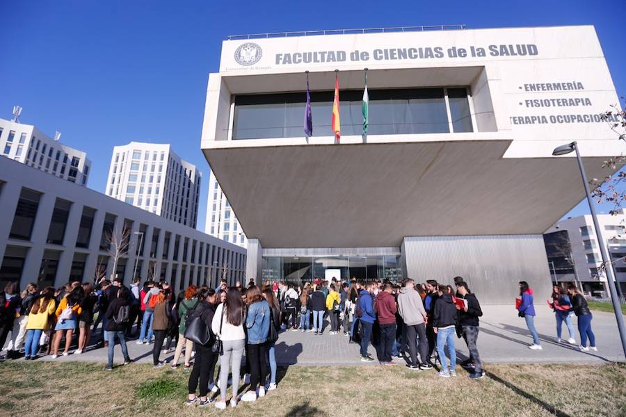 El IV Salón Estudiantil muestra la oferta de las ochenta carreras de la UGR, salidas laborales y servicios