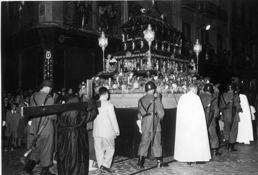 Legionarios, marineros y militares en la Semana Santa de Granada