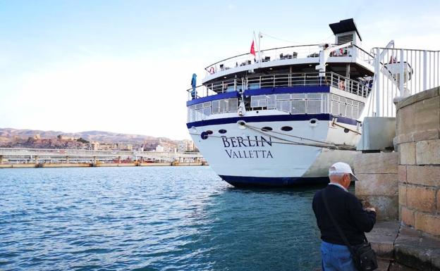 Los turistas del crucero Berlín optan por una excursión al Cabo de Gata y una visita por Almería