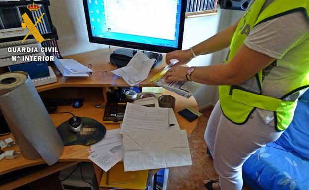 Investigan a una pareja por estafar al menos a a seis personas en la provincia de Granada