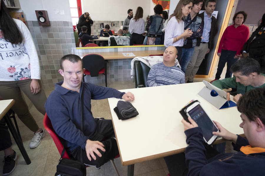 Los socios europeos del proyecto 'Cognición e Inclusión' visitan la asociación Vale