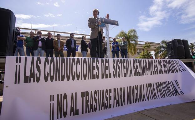 «Los políticos se han esforzado poco y hay dos pantanos que se mueren de risa»