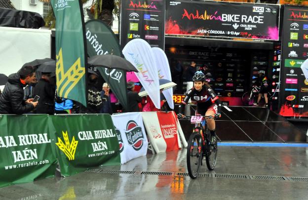 El neerlandés Hans Becking y la malagueña Natalia Fischer ganan la contrarreloj en Linares