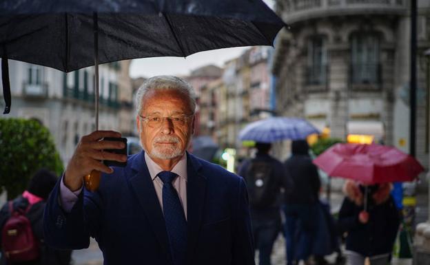 «Hay que despenalizar la eutanasia en ciertos supuestos al igual que se hizo con el aborto»