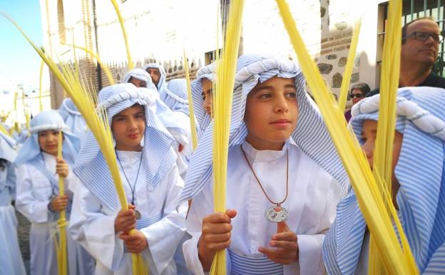 La Borriquita y sus niños abren la Semana Santa de Almuñécar