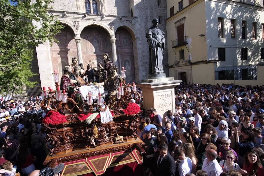 La plaza de Santo Domingo se llena para ver la Santa Cena