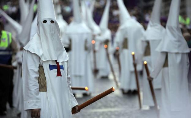 El Cautivo y la Buena Muerte adelantan su salida ante las amenazas de lluvia
