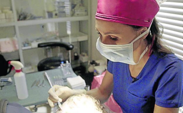 'Doctora Davies, cirujana plástica'