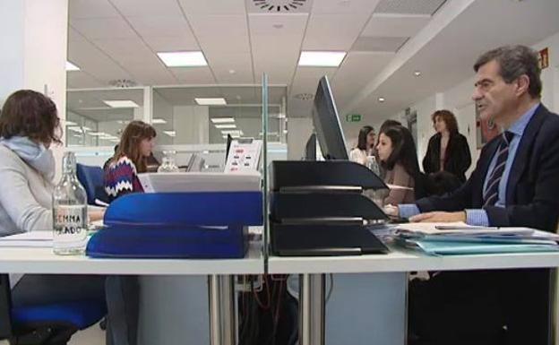 Polémica por el horario laboral '996' que comienza a extenderse