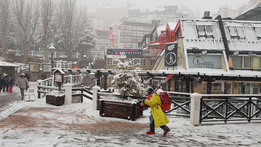 Sierra Nevada se cubre de nieve