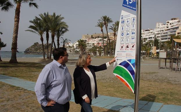 Almuñécar renueva su señalización turística situada en calles y playas