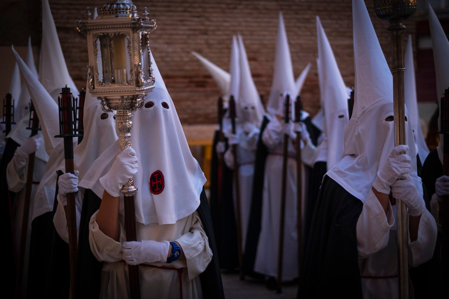 El Sepulcro y la Virgen de los Dolores procesionan por las calles de Motril