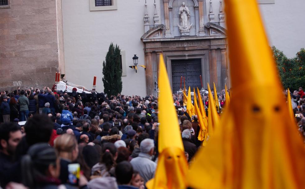 Viernes Santo de lluvia, nervios y procesiones