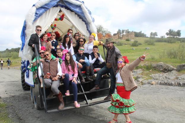 Unas 200 carretas subirán este año a la Romería desde Andújar y Marmolejo