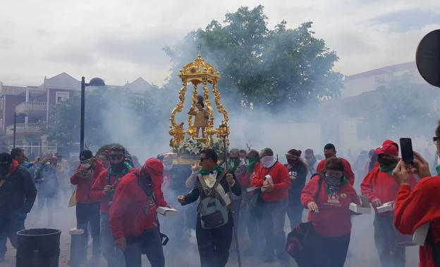 Más de 175.000 petardos reciben al Niño Resucitado de Cúllar Vega