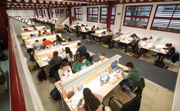 La UGR invertirá más de cuatro millones de euros en el cambio de ventanas para ahorro energético