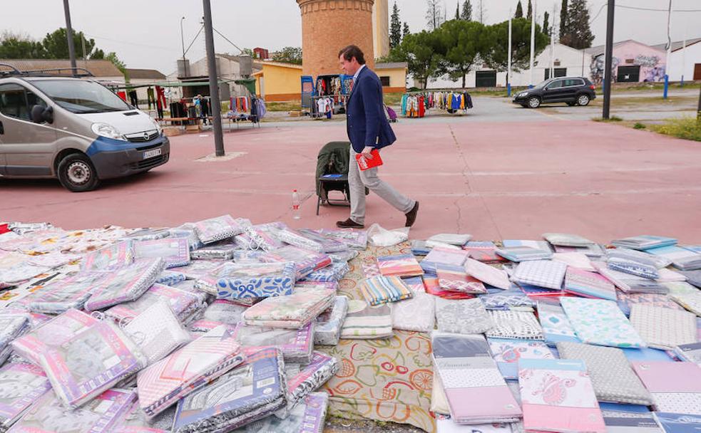 El PP, sólo ante el mercadillo