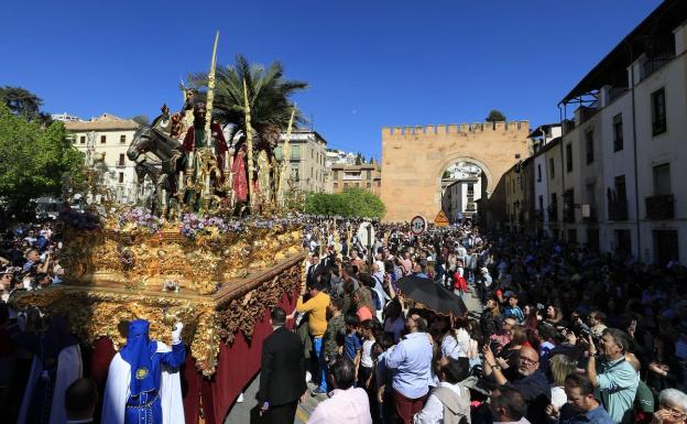 Carmen Valenzuela, la Esperanza y La Borriquilla son premiados